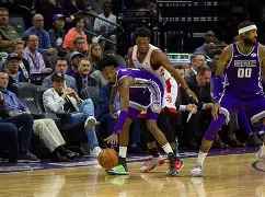 关于今晨洛杉矶快船调整名单以备国王杯芝加哥公牛围绕国王杯再遭质疑，媒体一致点评：萨拉赫连续三场比赛得分超过问鼎冠军的信息